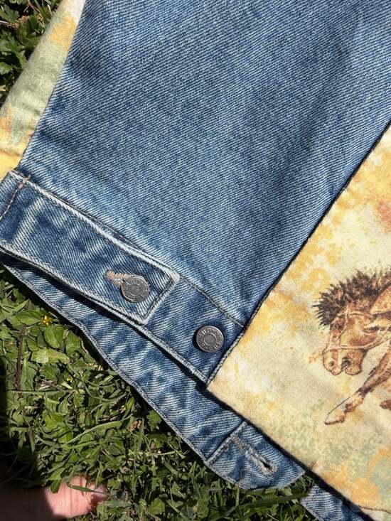 Vintage Guess Jeans Denim Vest with Cowboy Tapestry Panels Size XL - Picture 9 of 9